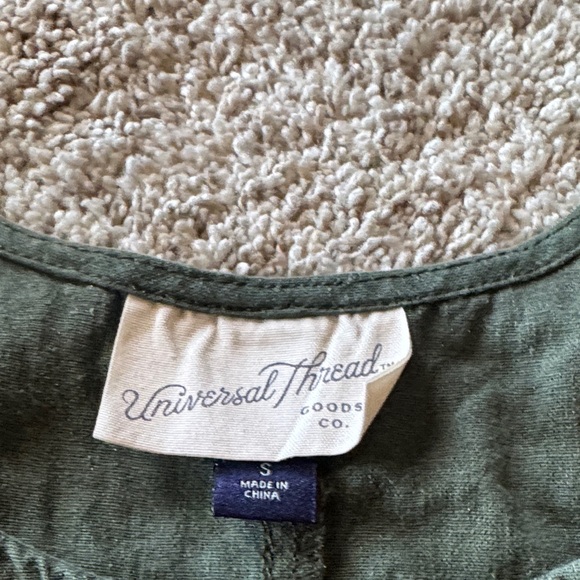 Universal Thread Olive Green Top - Picture 2 of 4